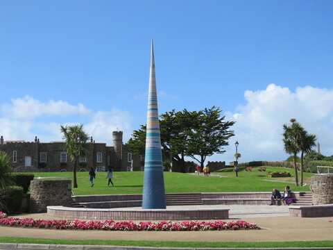 The Bude Light with the Castle Heritage Centre behind.