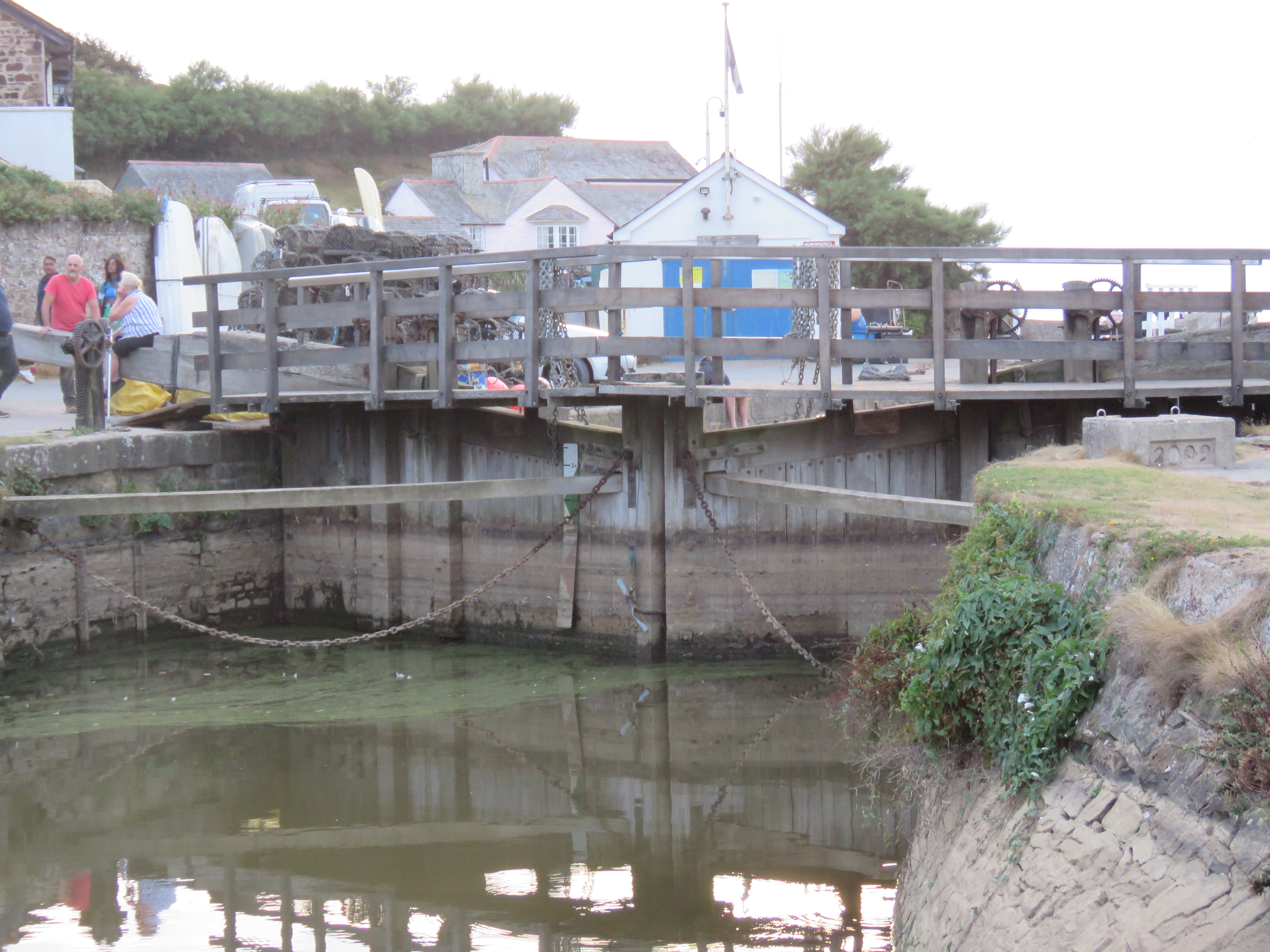 Bude sea lock during the drought of Summer 2022. The tidemark on the gate shows how low the water level has dropped.